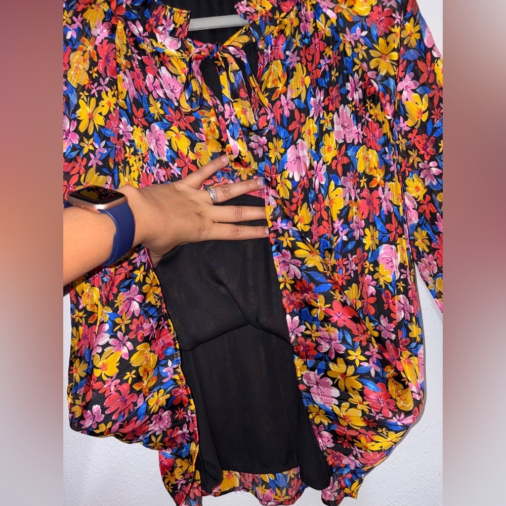 SKIES ARE BLUE Vibrant Floral Blouse Size Medium - Picture 9 of 13